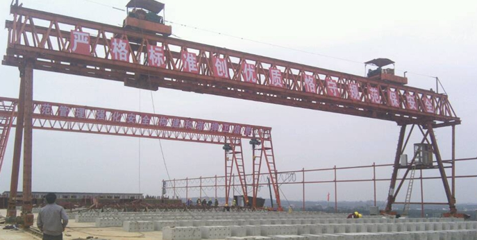 架橋建路用的T型梁造價要多少？提梁機(jī)該怎么選擇？價格是多少呢？