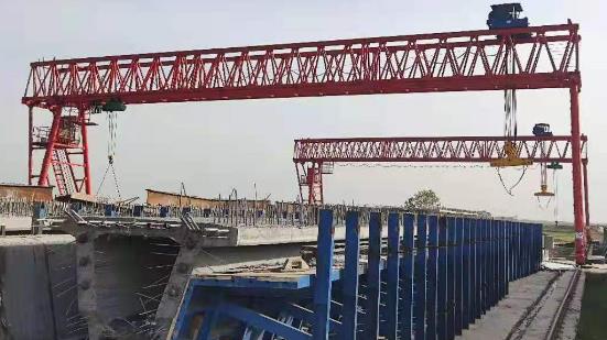 為什么要對(duì)門式起重機(jī)進(jìn)行定時(shí)清理？