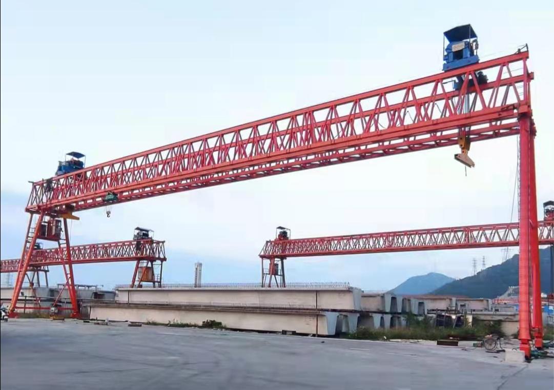 ME高速公路提梁機(jī)在不同的施工場(chǎng)景下有哪些應(yīng)用案例？它適用于哪些類型的梁體安裝？